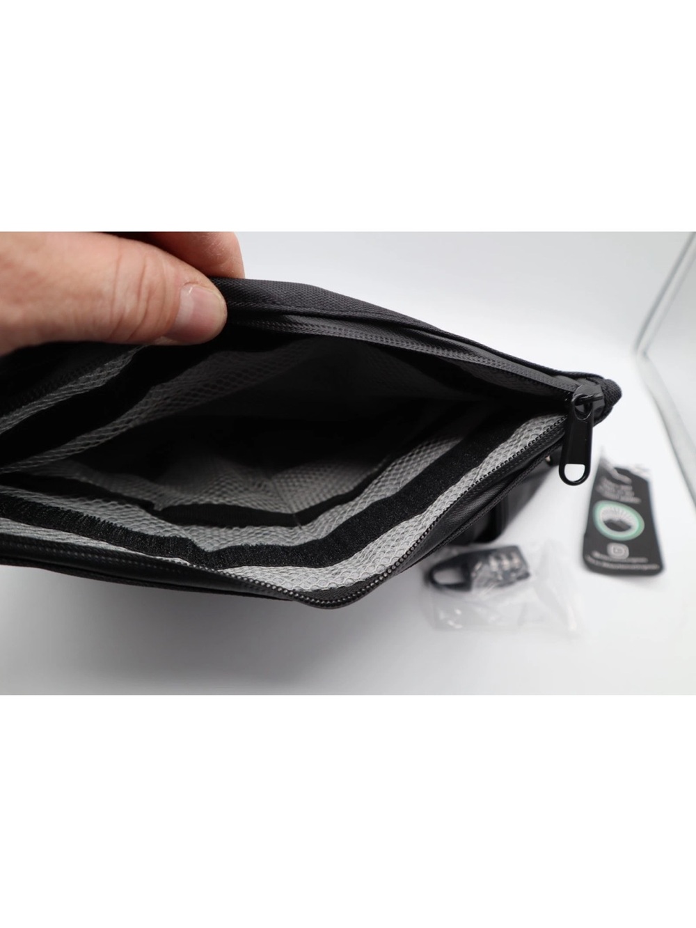 Brand new🎉 Enjoy Native Smell Proof Travel Bag with Lock - Black - Picture 6 of 13
